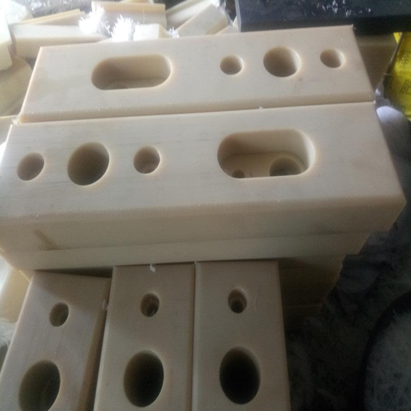 談?wù)勗鰪?qiáng)尼龍的滑塊工藝